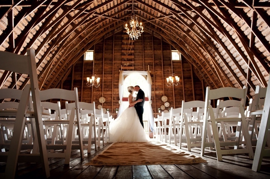 bend-white-chair-rentals